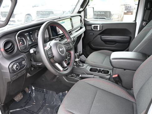 Used 2024 Jeep Wrangler Unlimited Rubicon AWD/4WD image 14