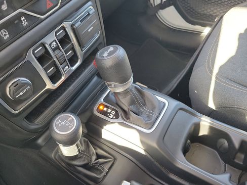 Used 2025 Jeep Wrangler Unlimited Sahara image 20