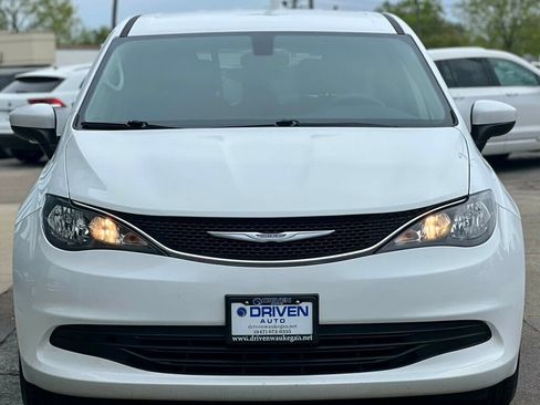 Used 2017 Chrysler Pacifica LX w/ Tire & Wheel Group FWD image 36