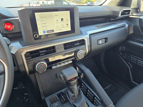 Used 2025 Toyota Tacoma TRD Off-Road image 28