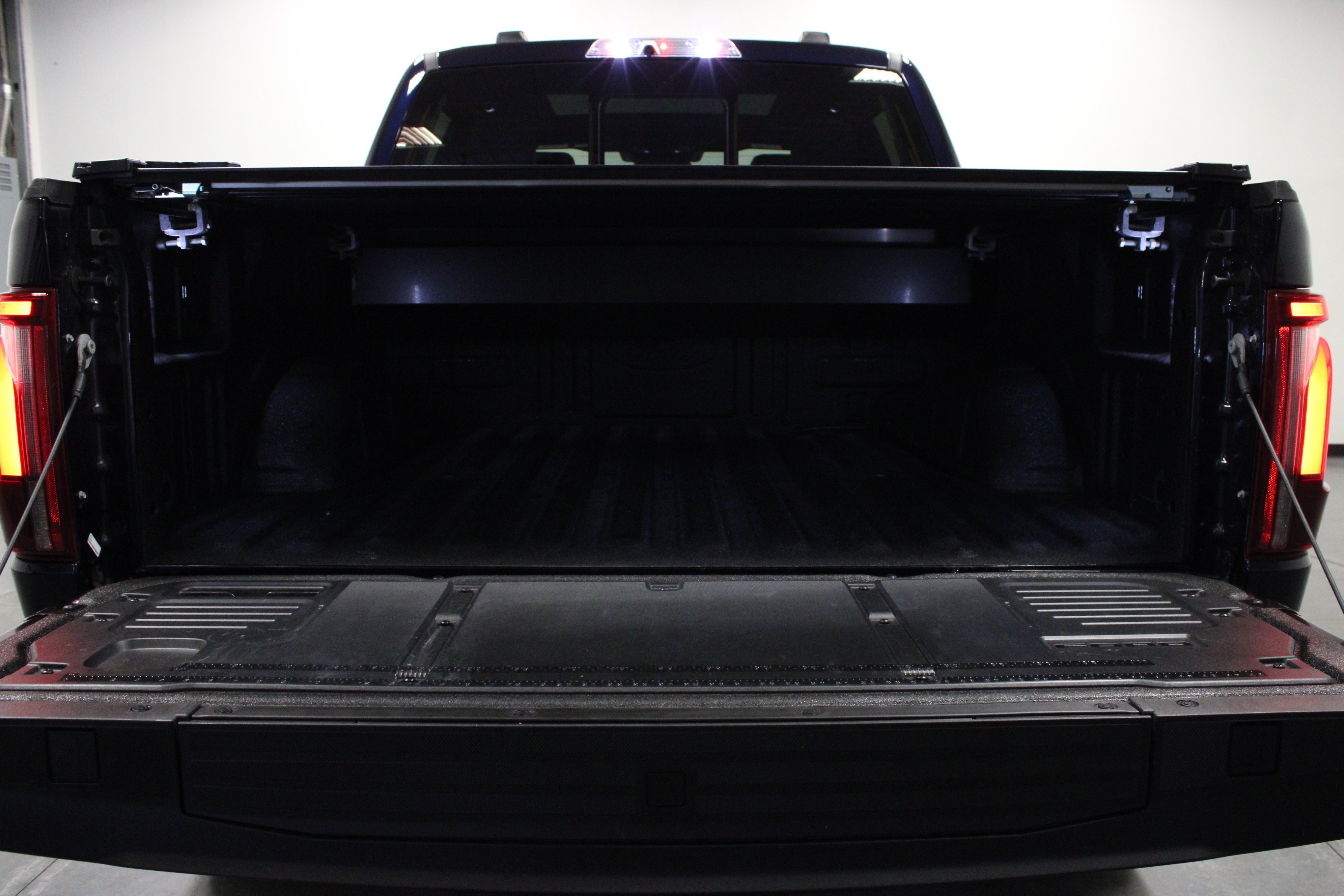 Used 2025 Ford F150 Raptor w/ Equipment Group 803A Raptor R AWD/4WD image 14