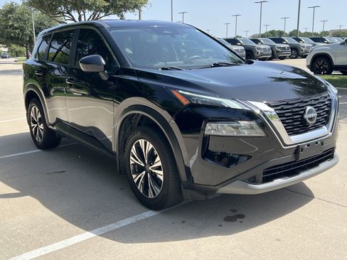 Used 2023 Nissan Rogue SV FWD image 2