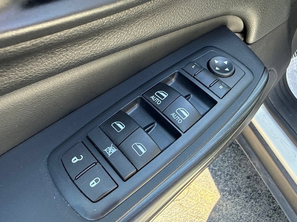 Used 2016 Jeep Cherokee Limited AWD/4WD image 21