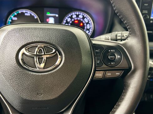 Used 2022 Toyota RAV4 SE image 19