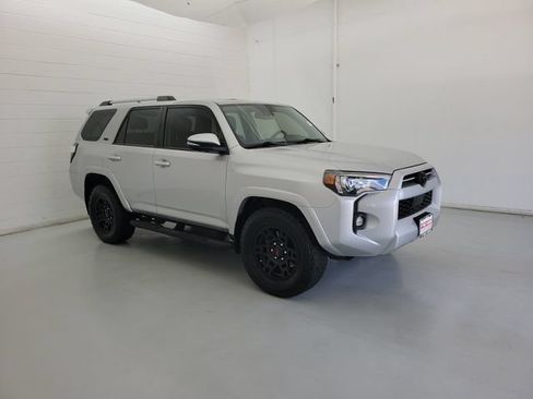 Used 2023 Toyota 4Runner SR5 Premium w/ Moonroof Package RWD image 4