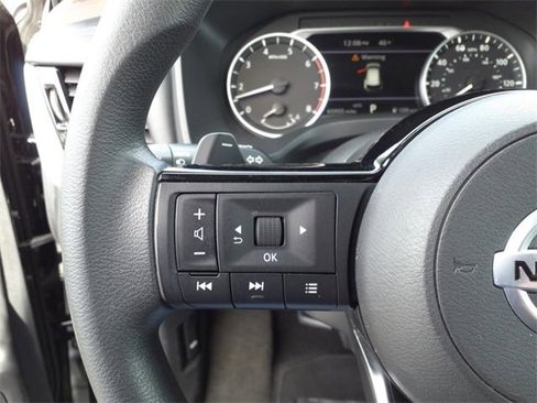 Used 2021 Nissan Rogue SV image 11