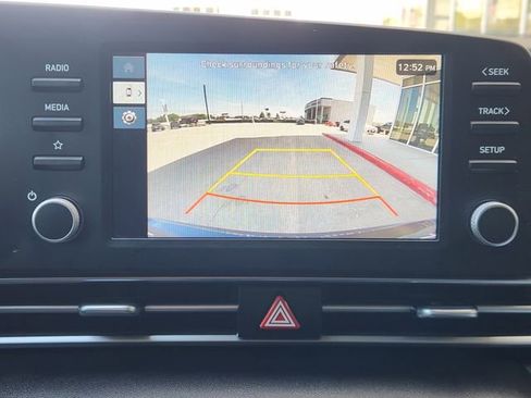 Used 2025 Hyundai Elantra SE image 17