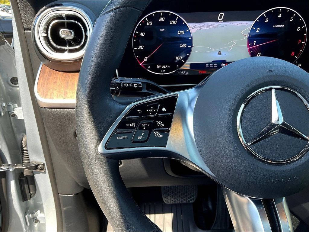 Used 2026 Mercedes-Benz GLC 300 image 13