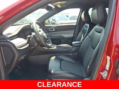 Used 2024 Jeep Compass Latitude AWD/4WD image 14