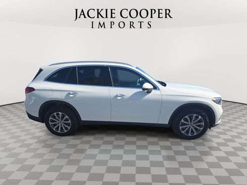 Used 2025 Mercedes-Benz GLC 300 4MATIC image 4