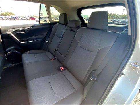 Used 2022 Toyota RAV4 XLE FWD image 20