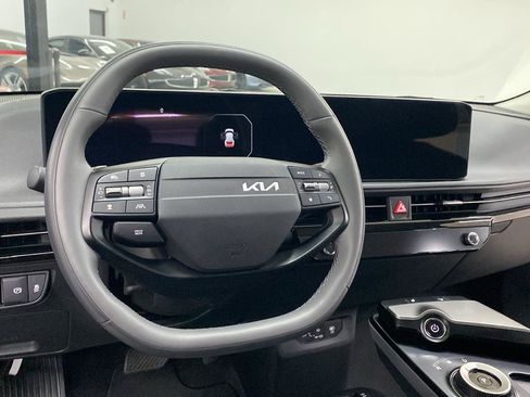 Used 2025 Kia EV6 Light w/ Light LR Technology Package RWD image 18