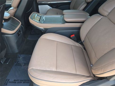 New 2026 Lincoln Navigator L Black Label AWD/4WD image 15