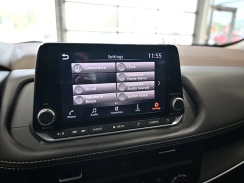 Used 2023 Nissan Rogue S AWD/4WD image 15