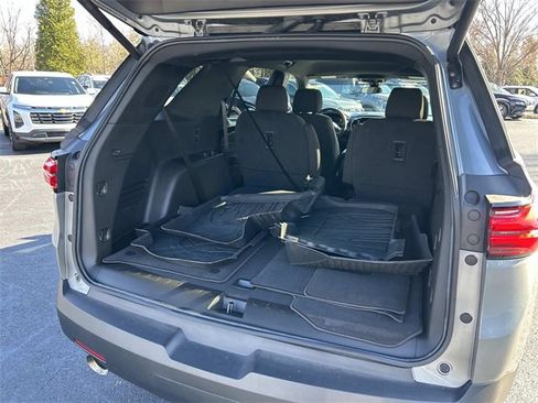 Used 2024 Chevrolet Traverse LT image 12