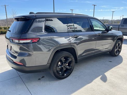 Used 2024 Jeep Grand Cherokee L Limited w/ Luxury Tech Group II image 20