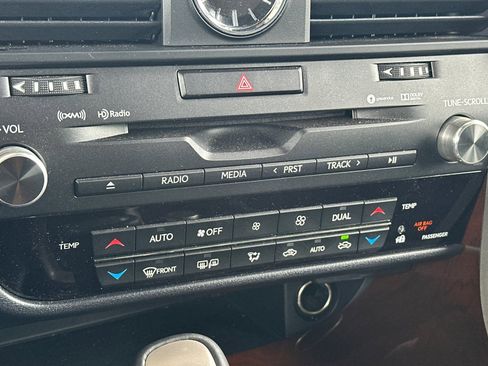 Used 2018 Lexus RX 450h AWD image 21