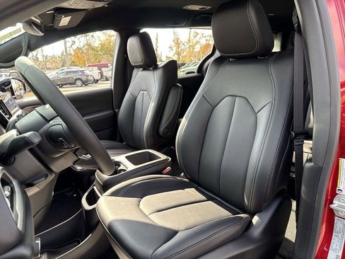 New 2026 Chrysler Pacifica Select FWD image 11