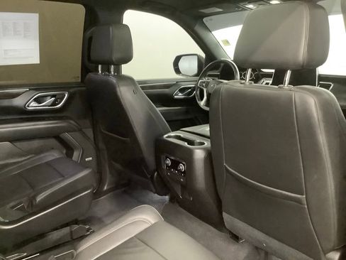 Used 2021 Chevrolet Suburban Z71 w/ Luxury Package AWD/4WD image 39