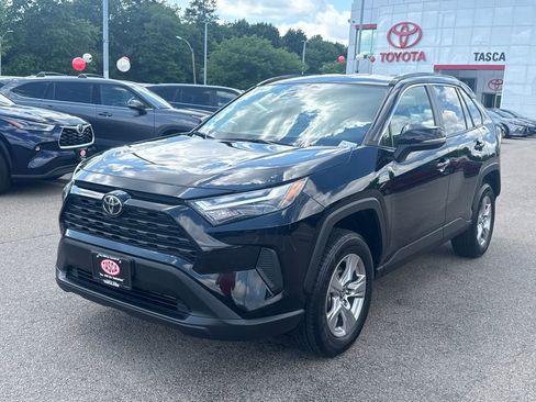 Used 2025 Toyota RAV4 XLE AWD/4WD image 3