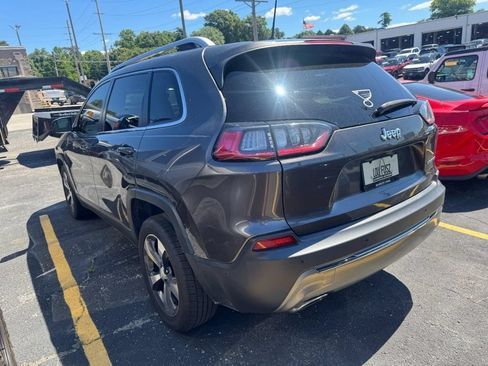 Used 2019 Jeep Cherokee Limited w/ Luxury Group FWD image 9