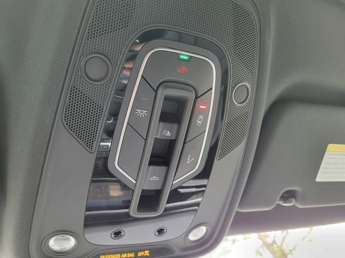 Used 2025 Audi Q8 Premium w/ Convenience Package image 38