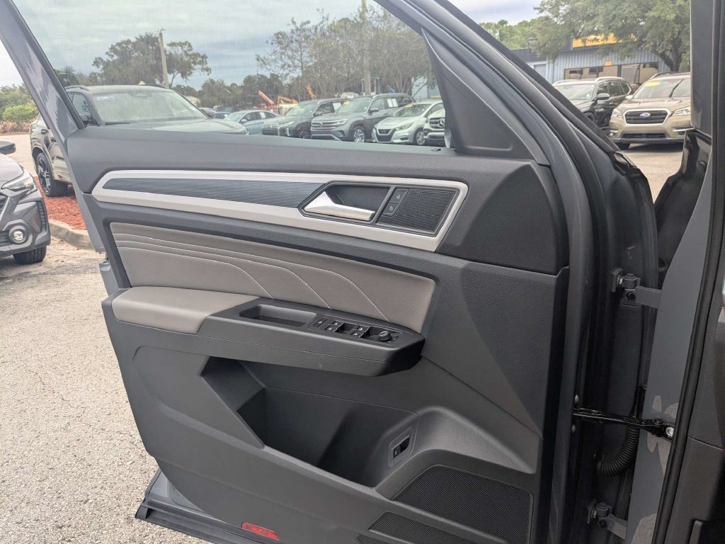 Certified 2023 Volkswagen Atlas Cross Sport SEL R-Line AWD/4WD image 33