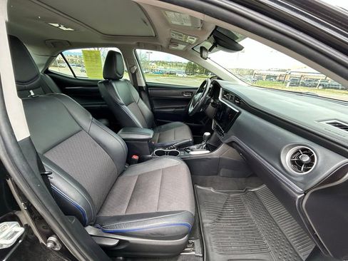 Used 2018 Toyota Corolla SE w/ SE Premium Package FWD image 33