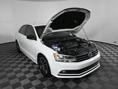 Used 2016 Volkswagen Jetta Sport image 31