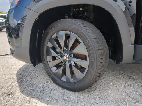 Certified 2022 Volkswagen Taos S FWD image 30