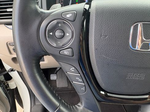 Certified 2018 Honda Pilot Touring image 15