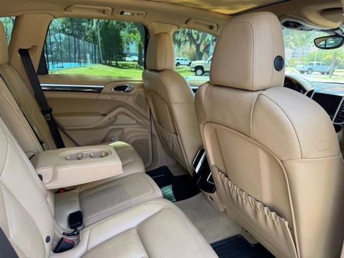 Used 2017 Porsche Cayenne Platinum Edition AWD/4WD image 18