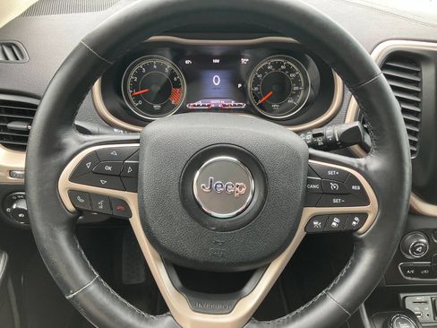 Used 2015 Jeep Cherokee Limited w/ Luxury Group AWD/4WD image 18