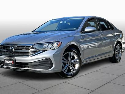 Used 2024 Volkswagen Jetta SE w/ Panoramic Sunroof Package