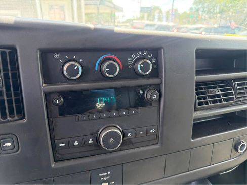 Used 2009 Chevrolet Express 2500 Extended RWD image 16