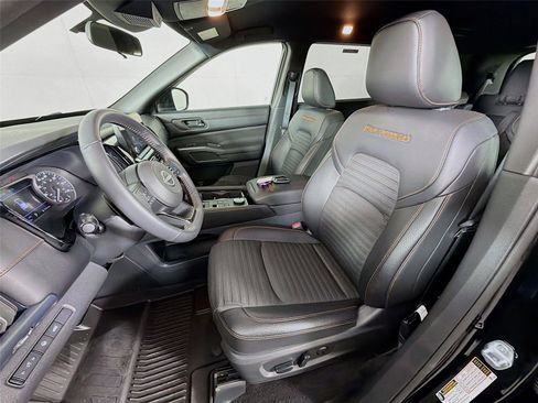 Used 2025 Nissan Pathfinder Rock Creek AWD/4WD image 11
