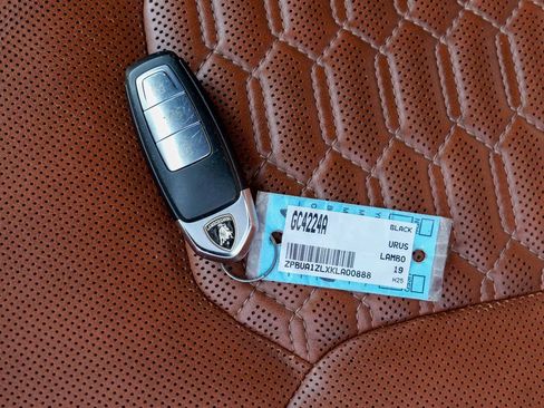 Used 2019 Lamborghini Urus Base image 66