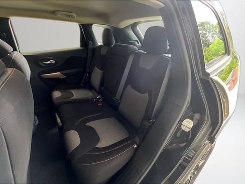 Used 2018 Jeep Cherokee Sport w/ Cold Weather Group AWD/4WD image 22