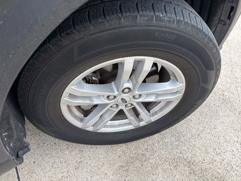 Used 2023 Ford Explorer XLT w/ Class IV Trailer Tow Package image 16