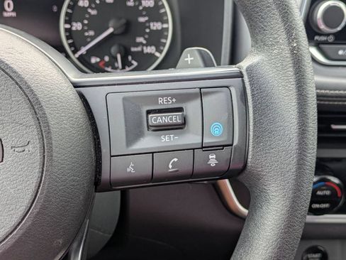 Used 2024 Nissan Rogue SV AWD/4WD image 17