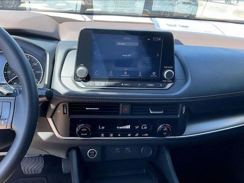 Used 2023 Nissan Rogue SV image 30