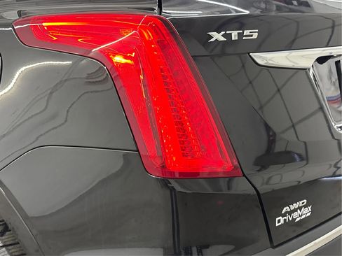Used 2018 Cadillac XT5 Luxury w/ Driver Awareness Package AWD/4WD image 35