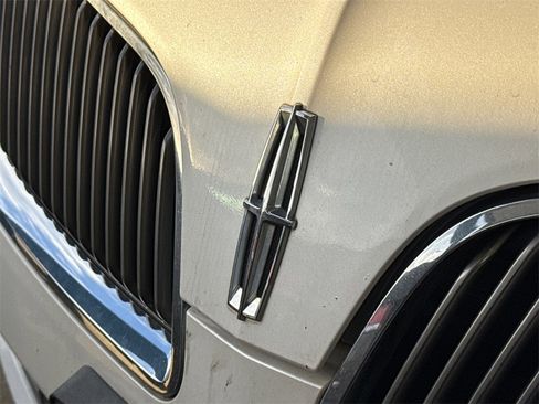 Used 2014 Lincoln MKS AWD w/ Equipment Group 201A image 4