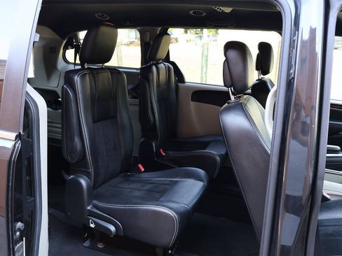 Used 2018 Dodge Grand Caravan SXT FWD image 32