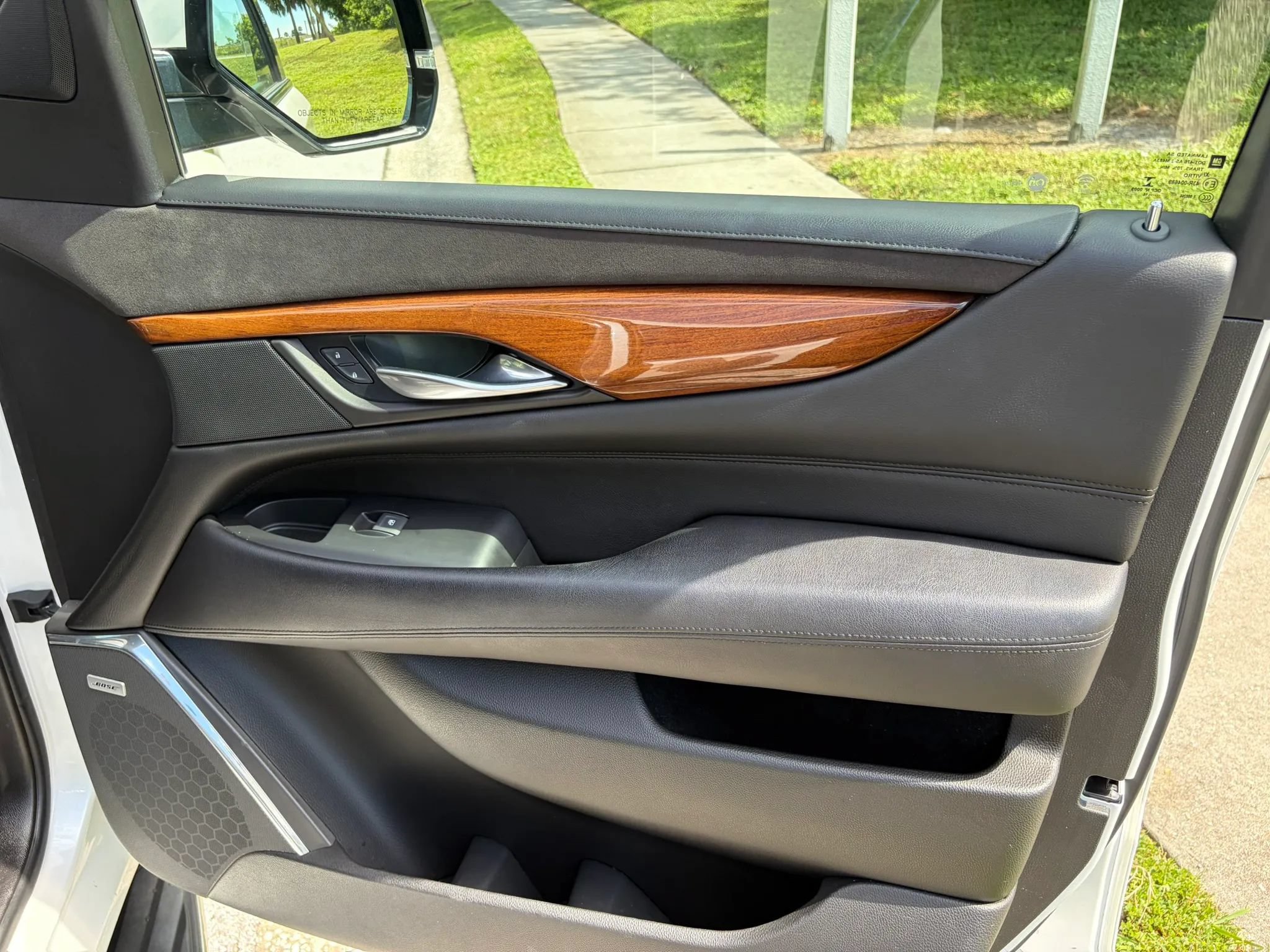 Used 2016 Cadillac Escalade Luxury RWD image 41