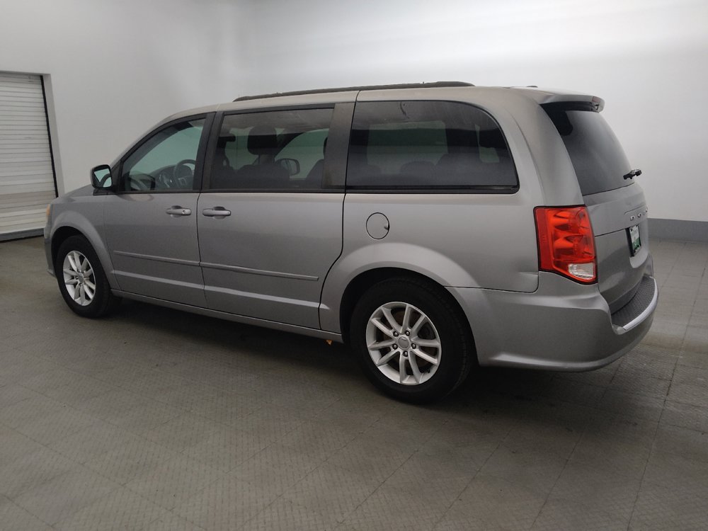 Used 2016 Dodge Grand Caravan SXT w/ UConnect Hands-Free Group FWD image 3