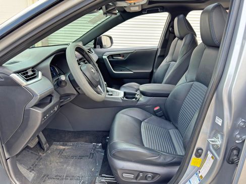Used 2019 Toyota RAV4 XSE w/ XSE Weather Package AWD/4WD image 16