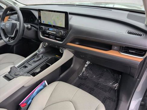 Used 2025 Toyota Grand Highlander AWD Hybrid image 24