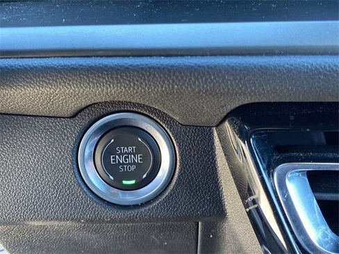 Certified 2025 Chevrolet Traverse LT image 19