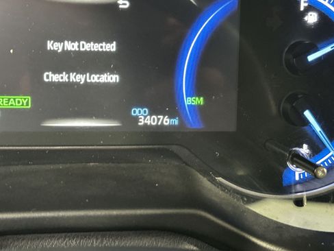 Used 2025 Toyota RAV4 XLE AWD/4WD image 29